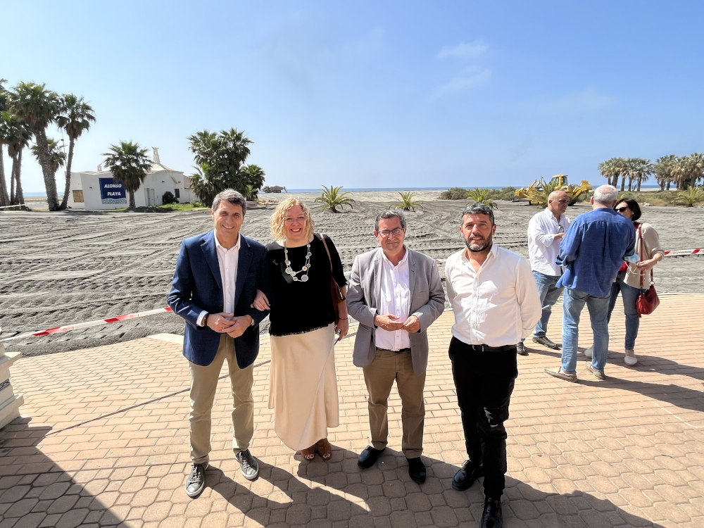 Flor Almón destaca el compromiso y la celeridad del Gobierno de España para mejorar la Playa de Poniente después del último temporal
